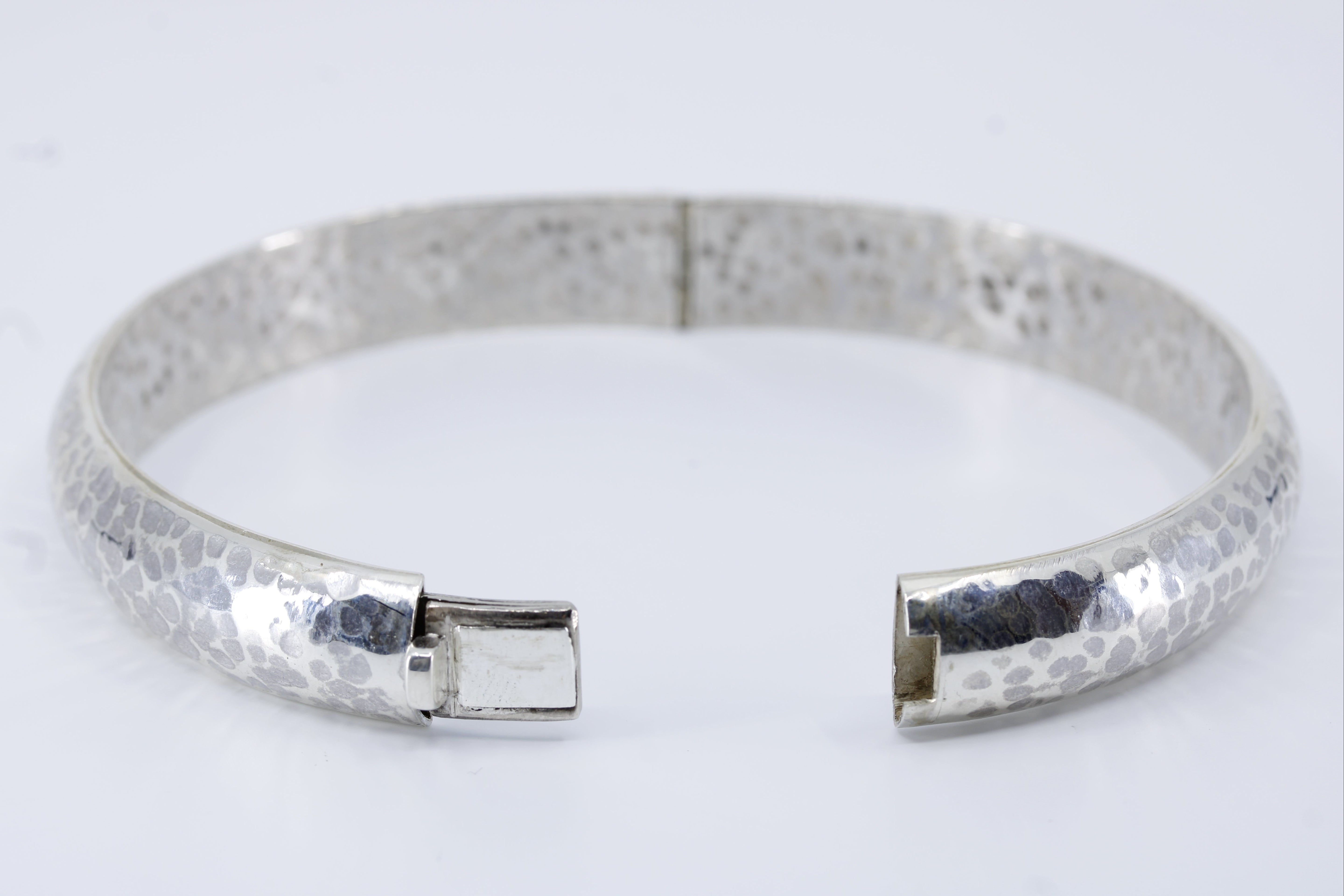 RAVENNA Hammered Bangle Bracelet