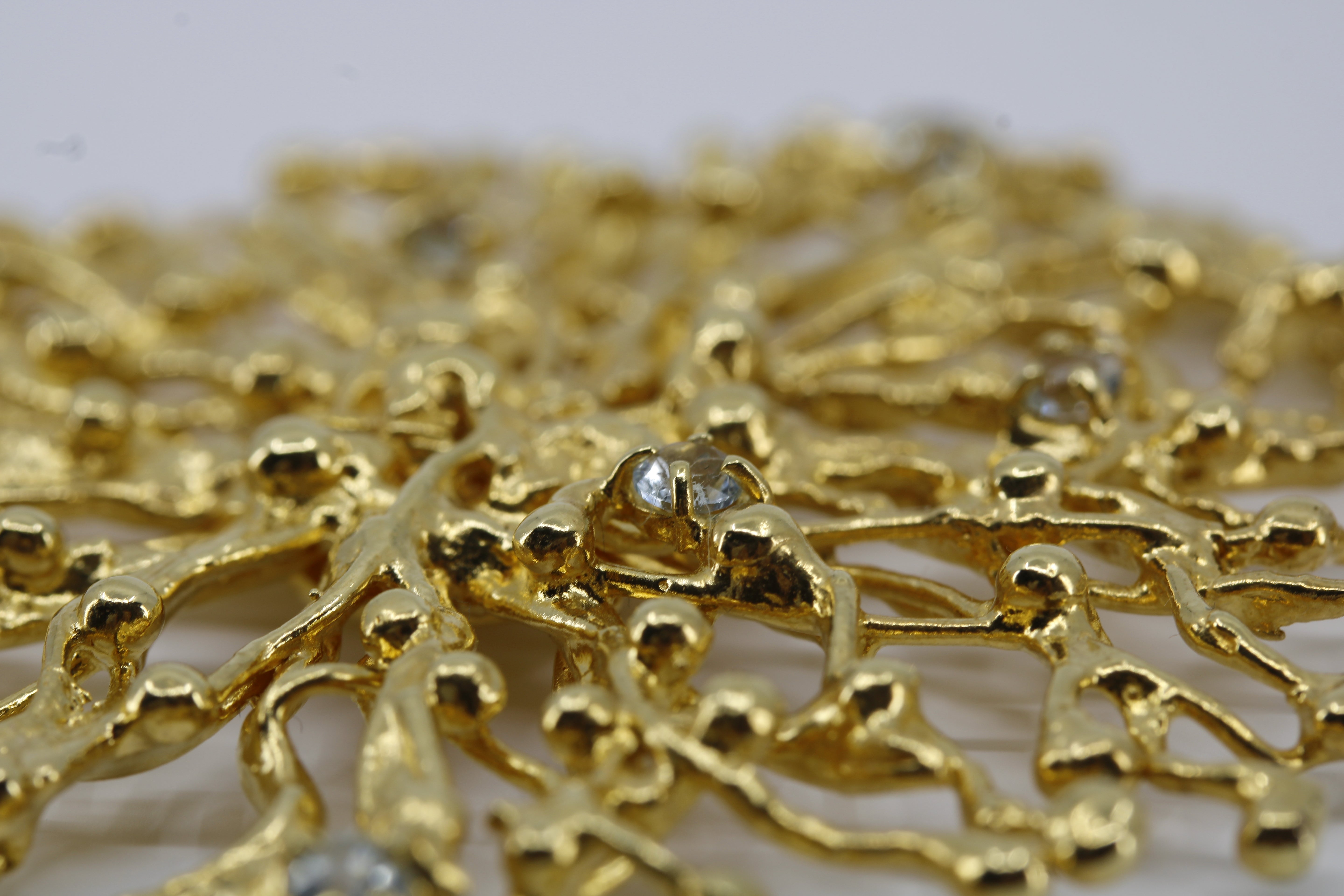 NURAI Bold Pendant Necklace