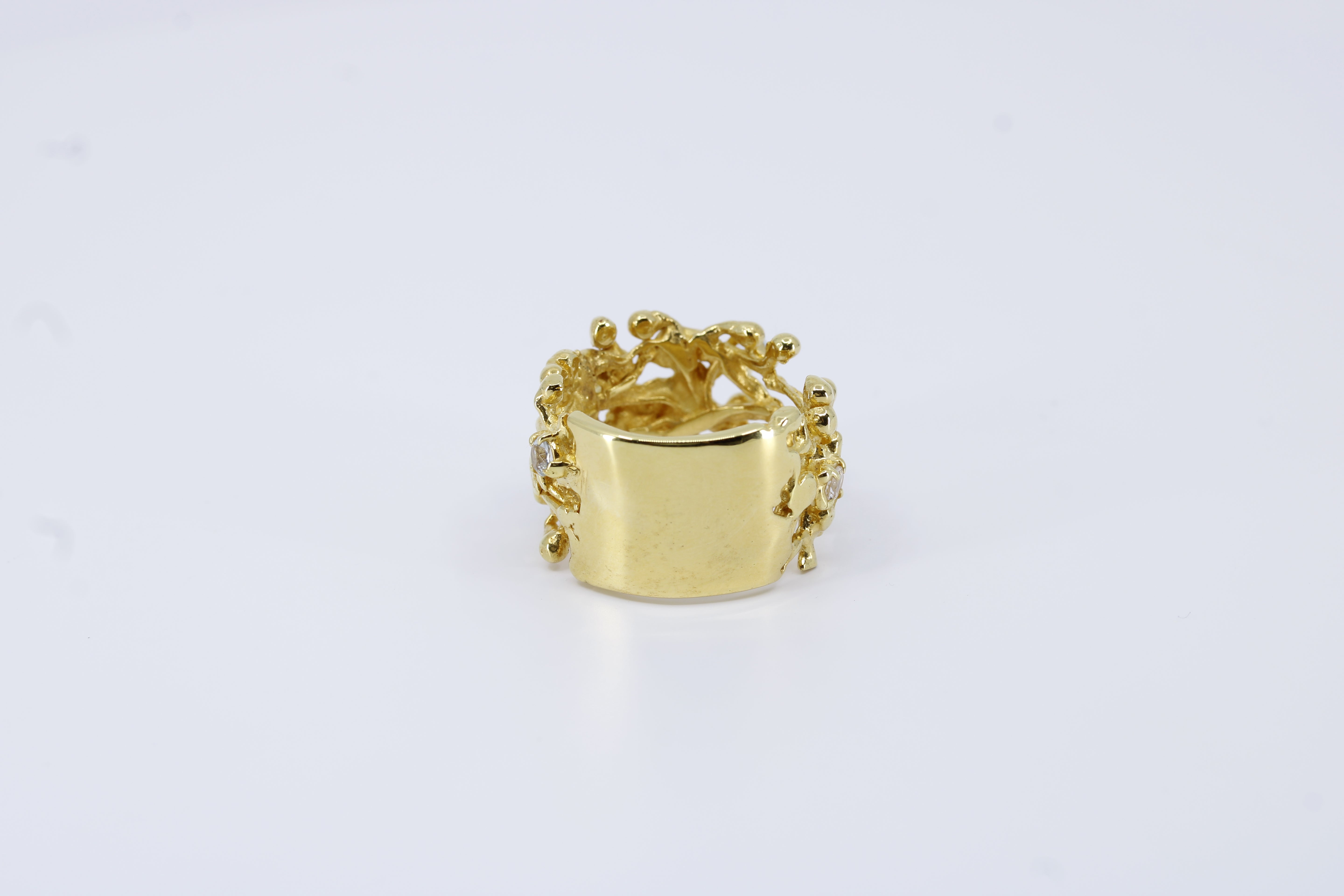 MAREA Band Ring with Topaz