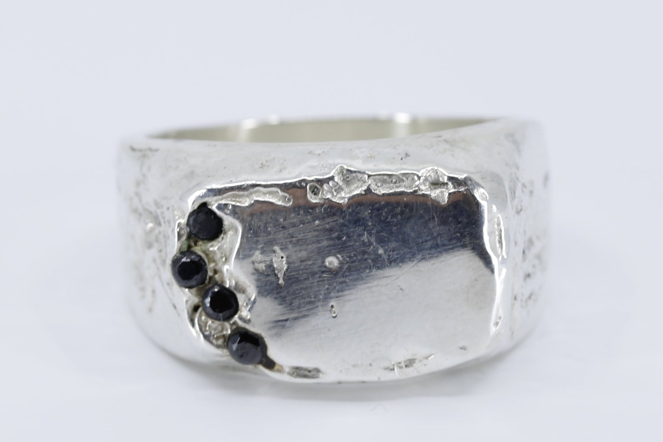 JAYA Signet Ring with Black Crystal