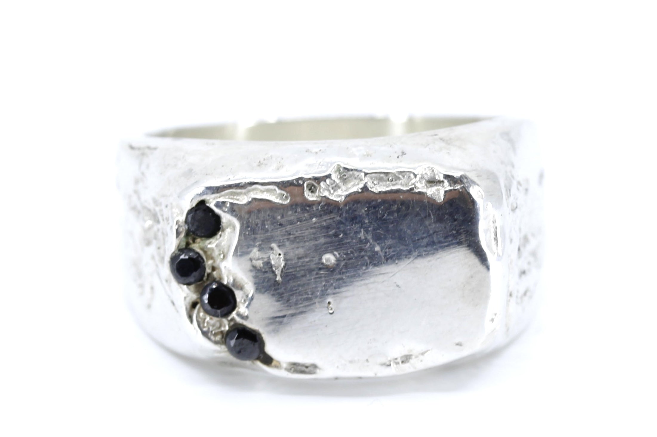 JAYA Signet Ring with Black Crystal