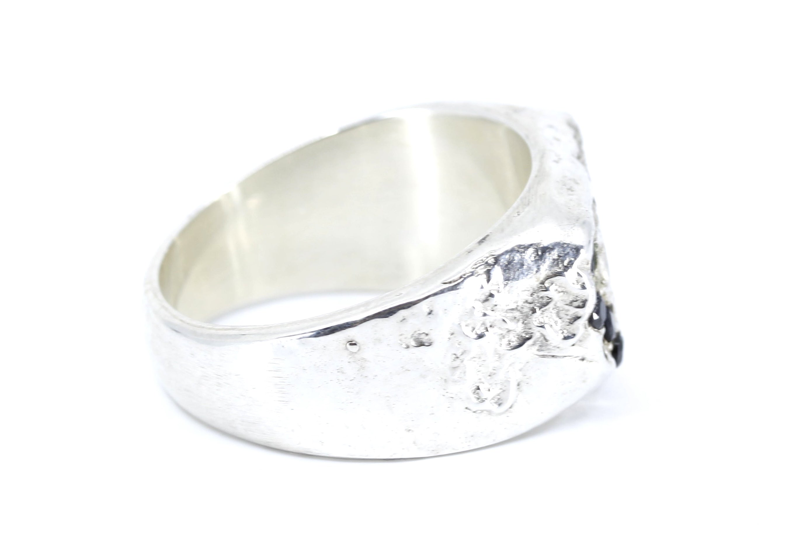 JAYA Signet Ring with Black Crystal