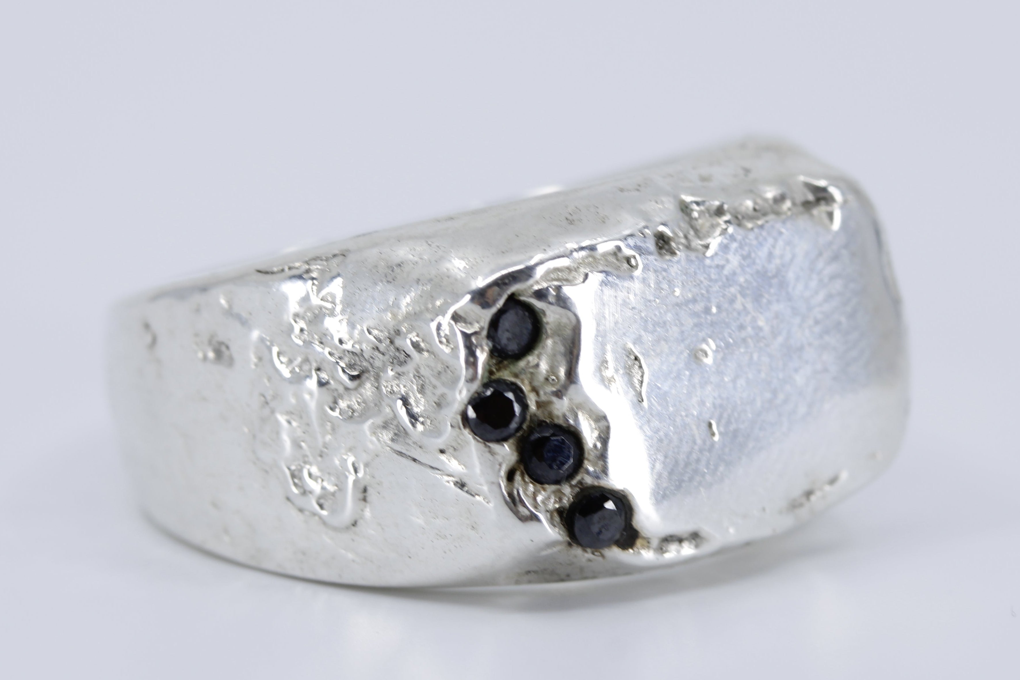 JAYA Signet Ring with Black Crystal