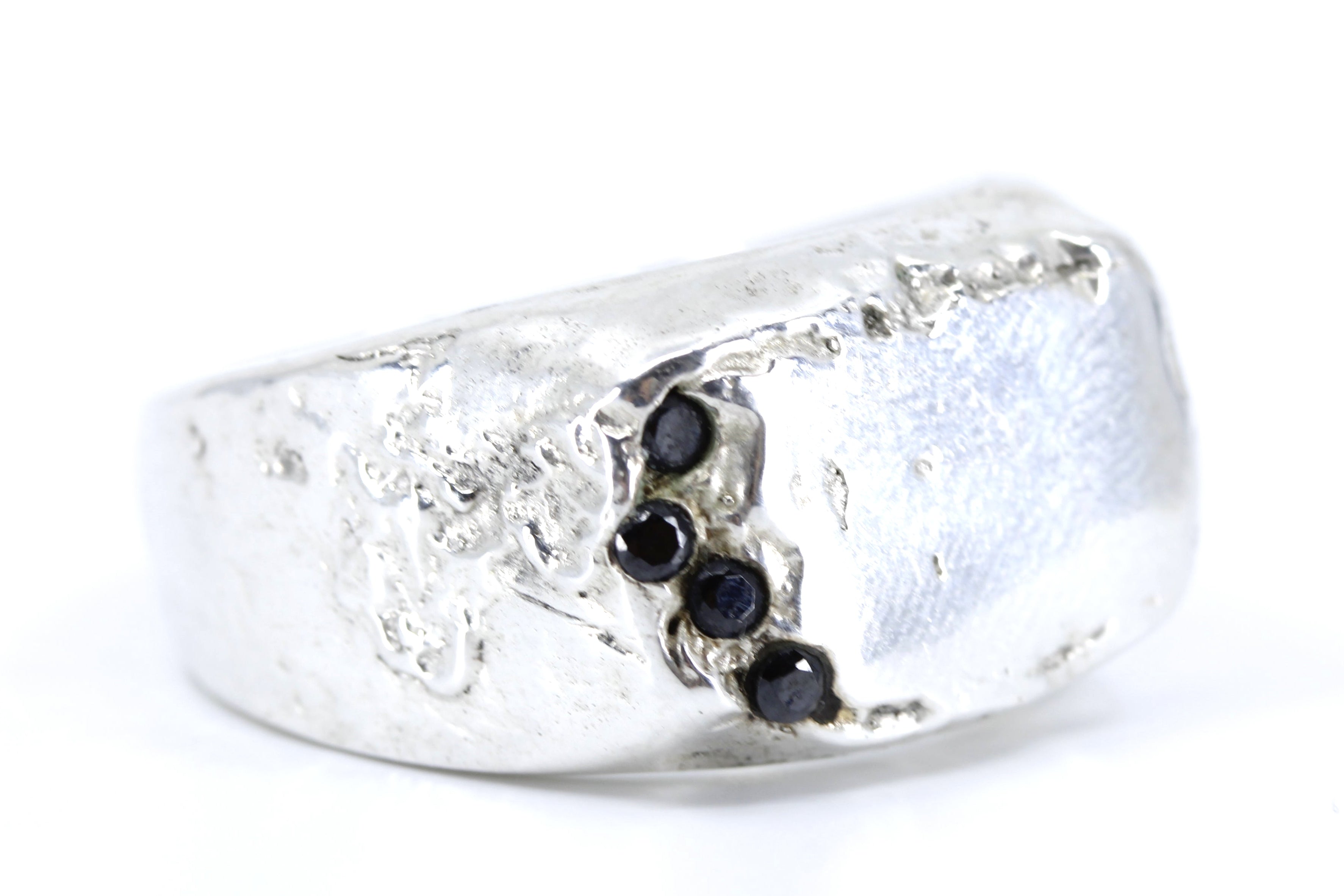 JAYA Signet Ring with Black Crystal