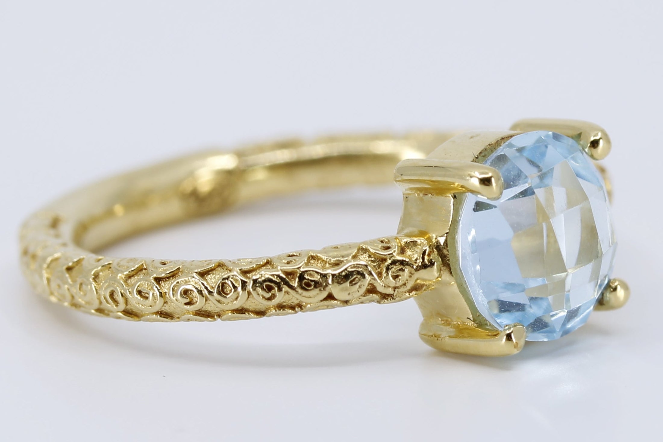 AURORA Classic Solitaire Ring with Blue Topaz