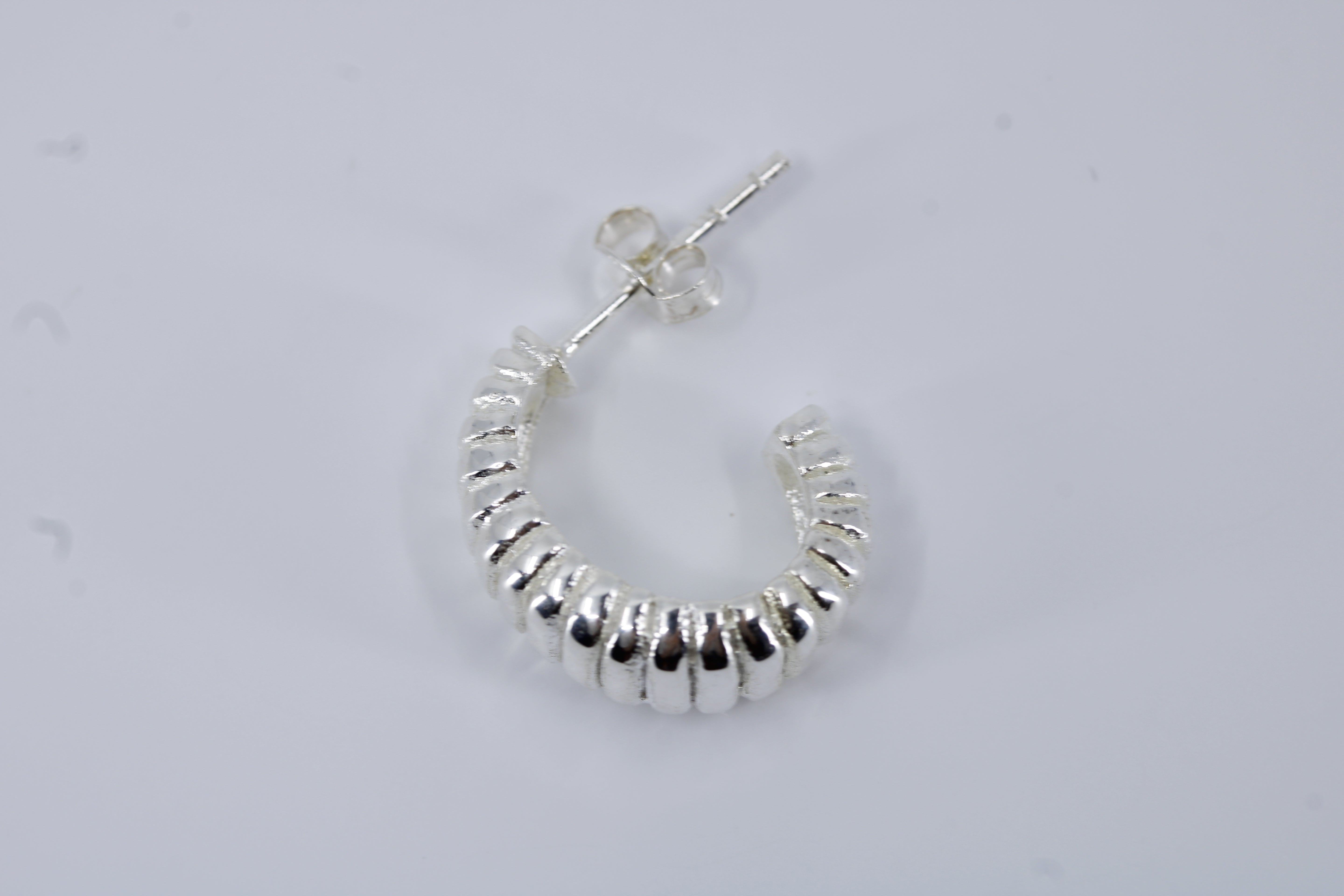 Linea Ribbed Hoop Earrings