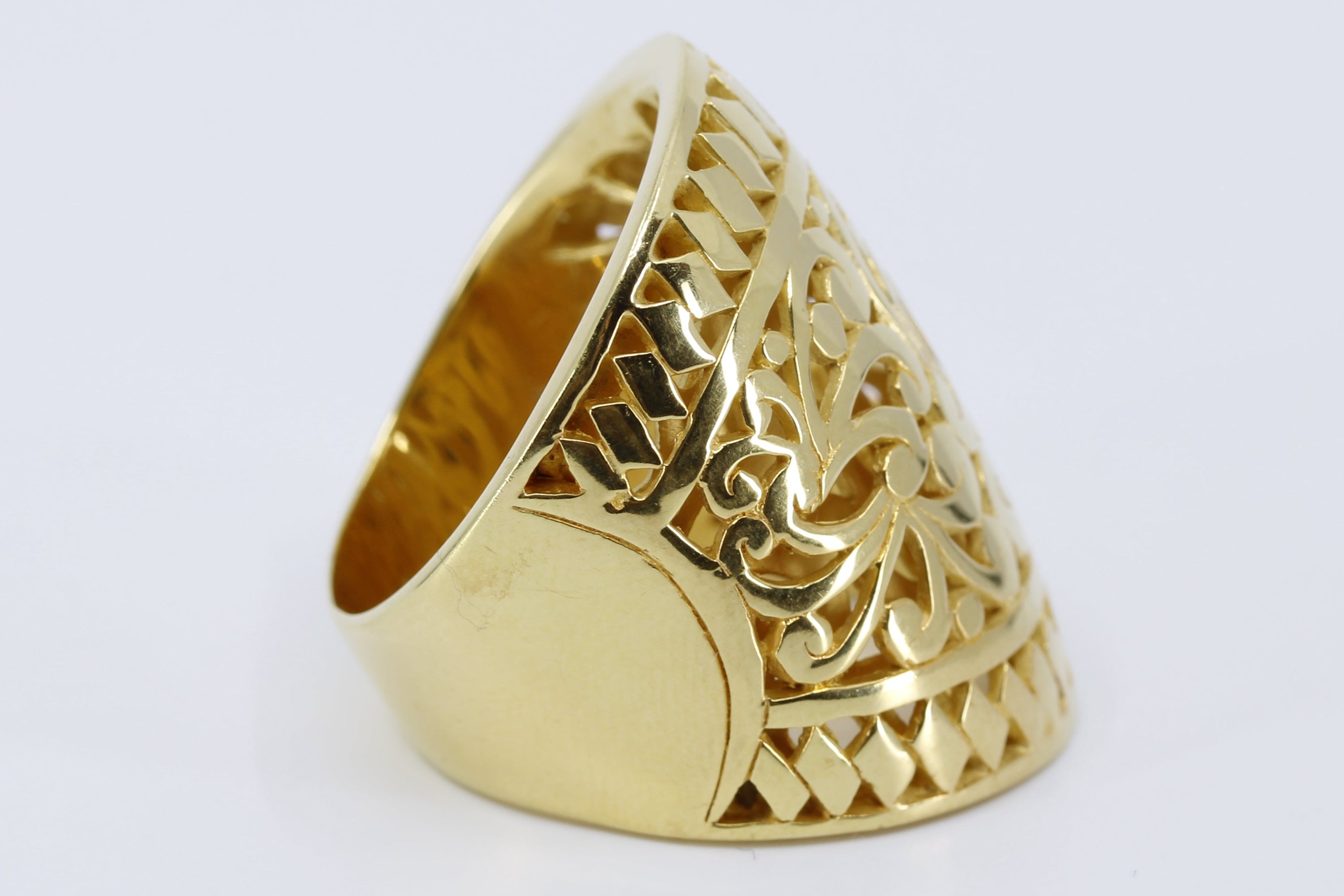 RAVENNA Carved Cigar Band Ring
