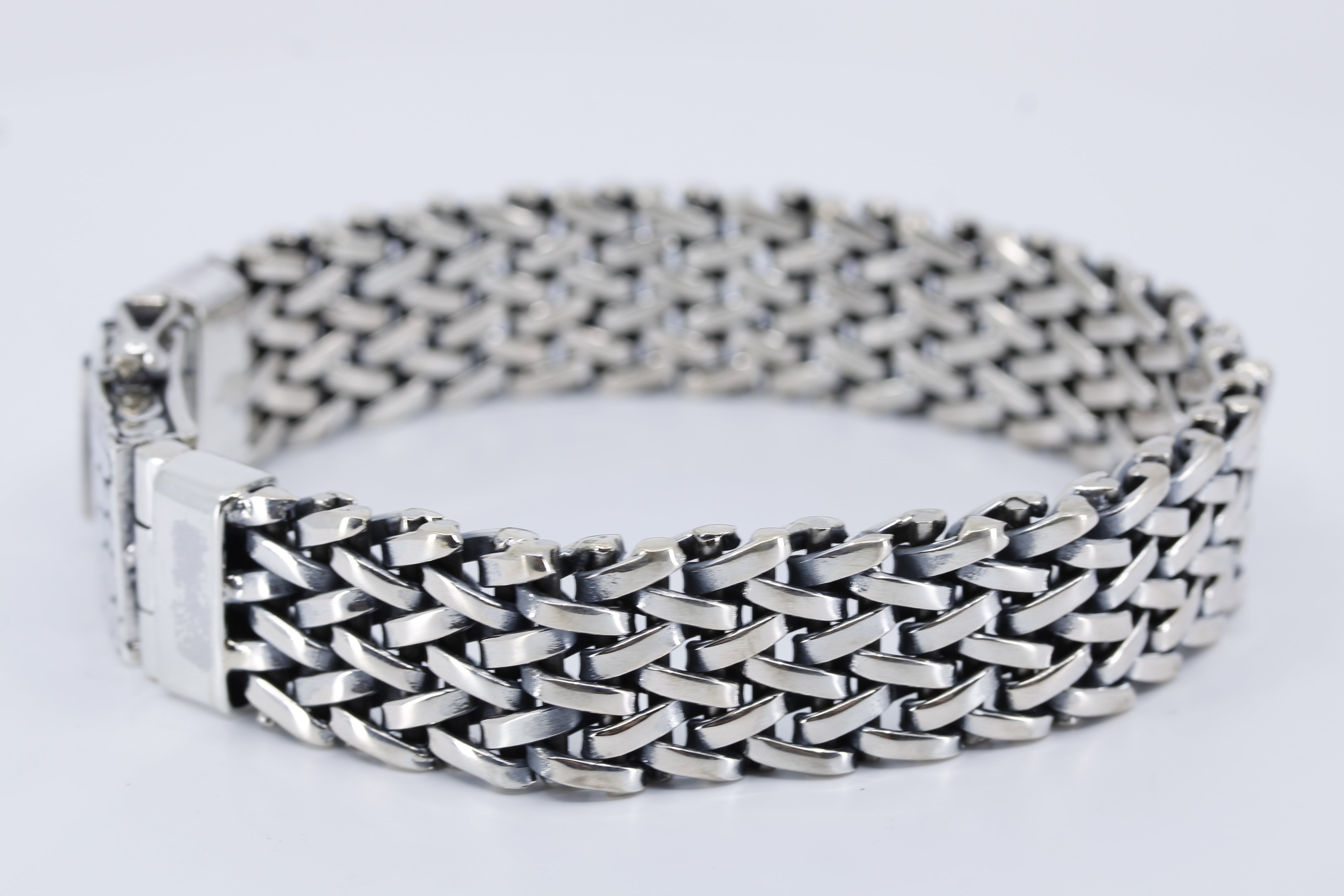 SAAR Heritage Woven Chain Bracelet