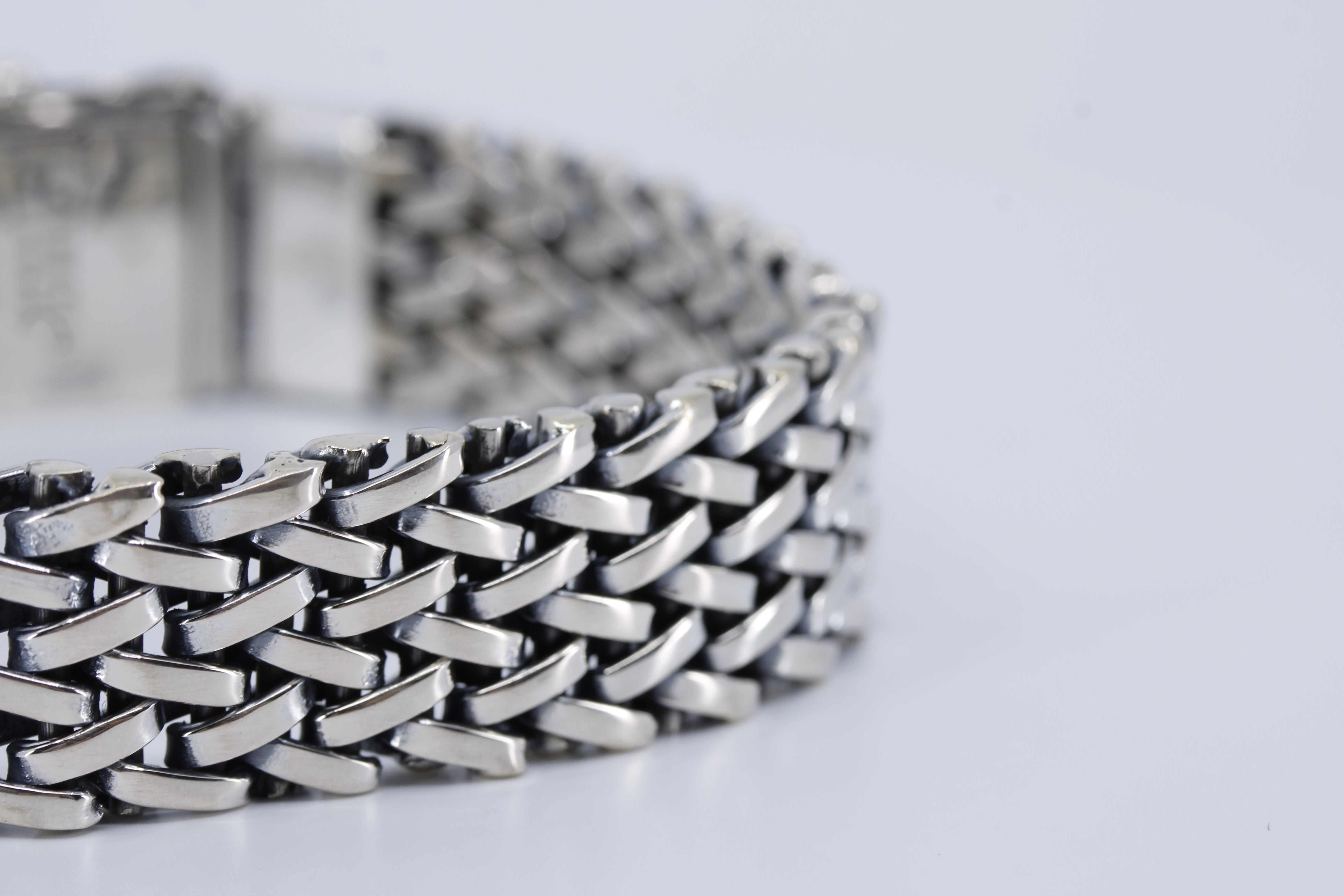 SAAR Heritage Woven Chain Bracelet