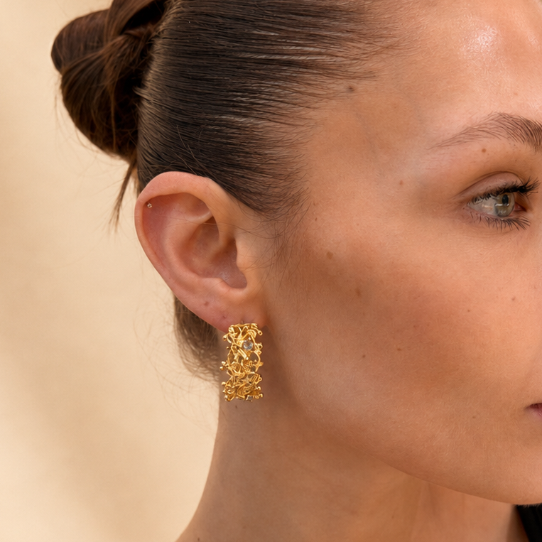 NURAI Round Earring with Topaz