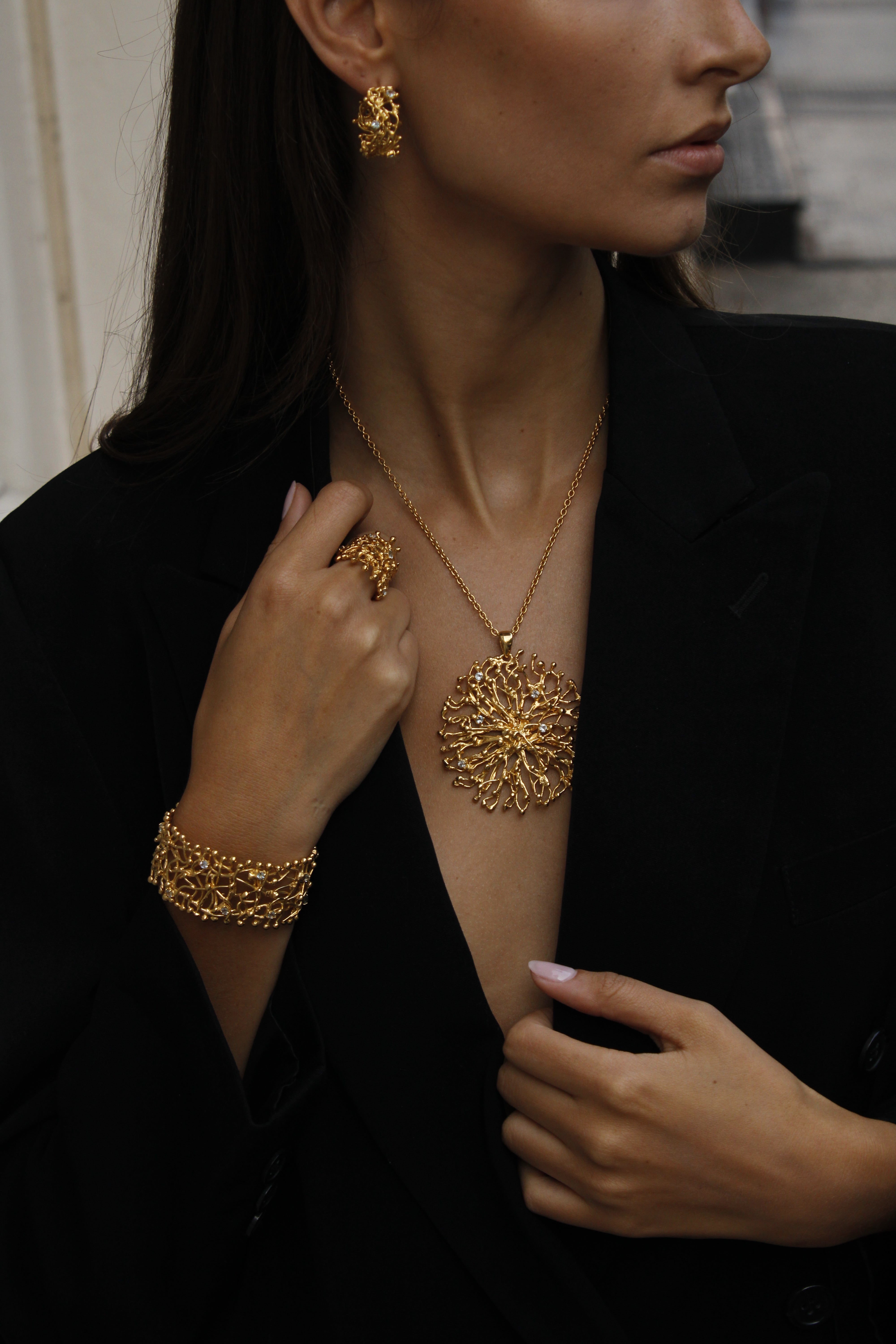 NURAI Cigar Ring with Topaz