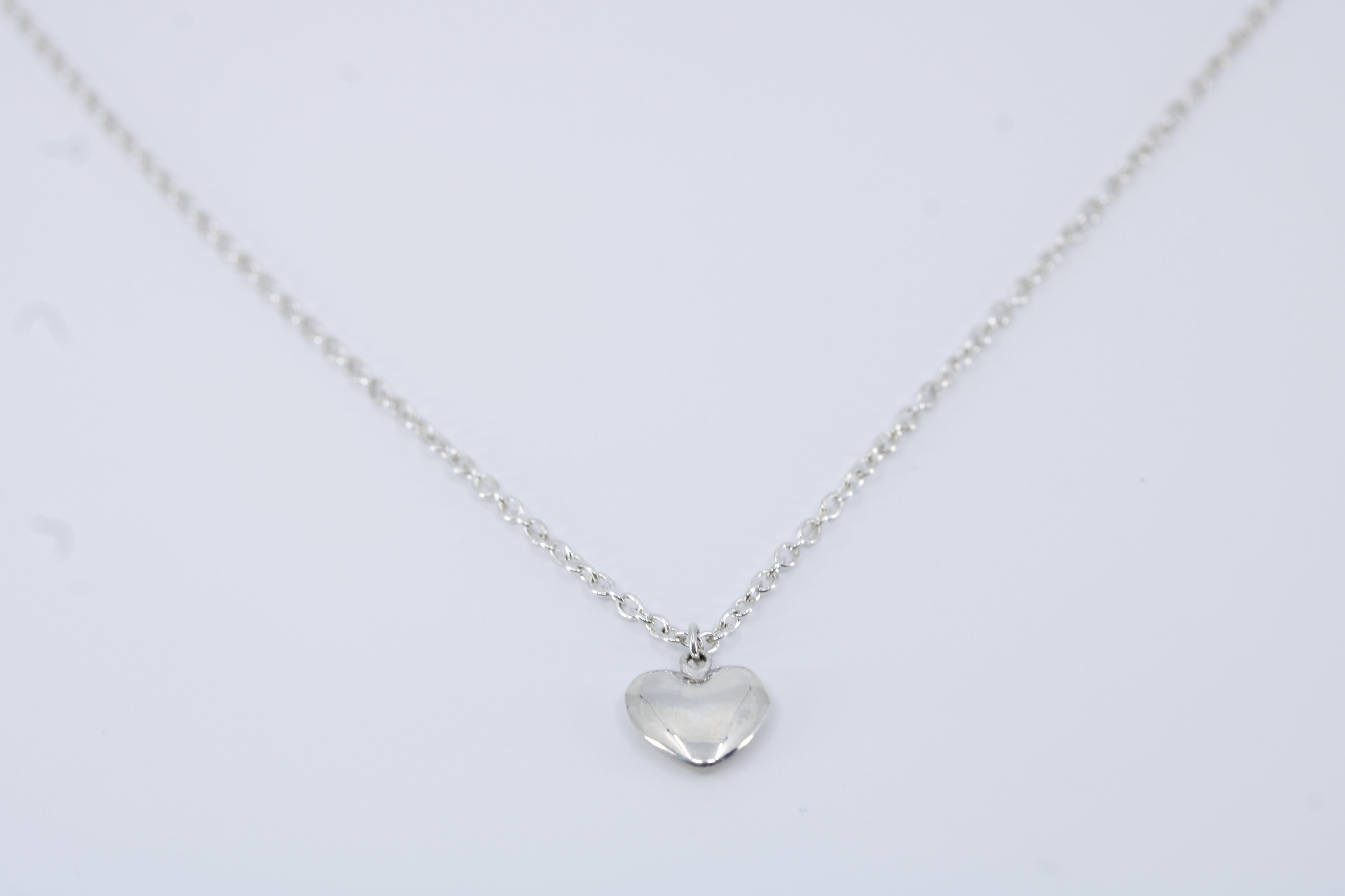Linea Sculpted Heart Pendant Necklace