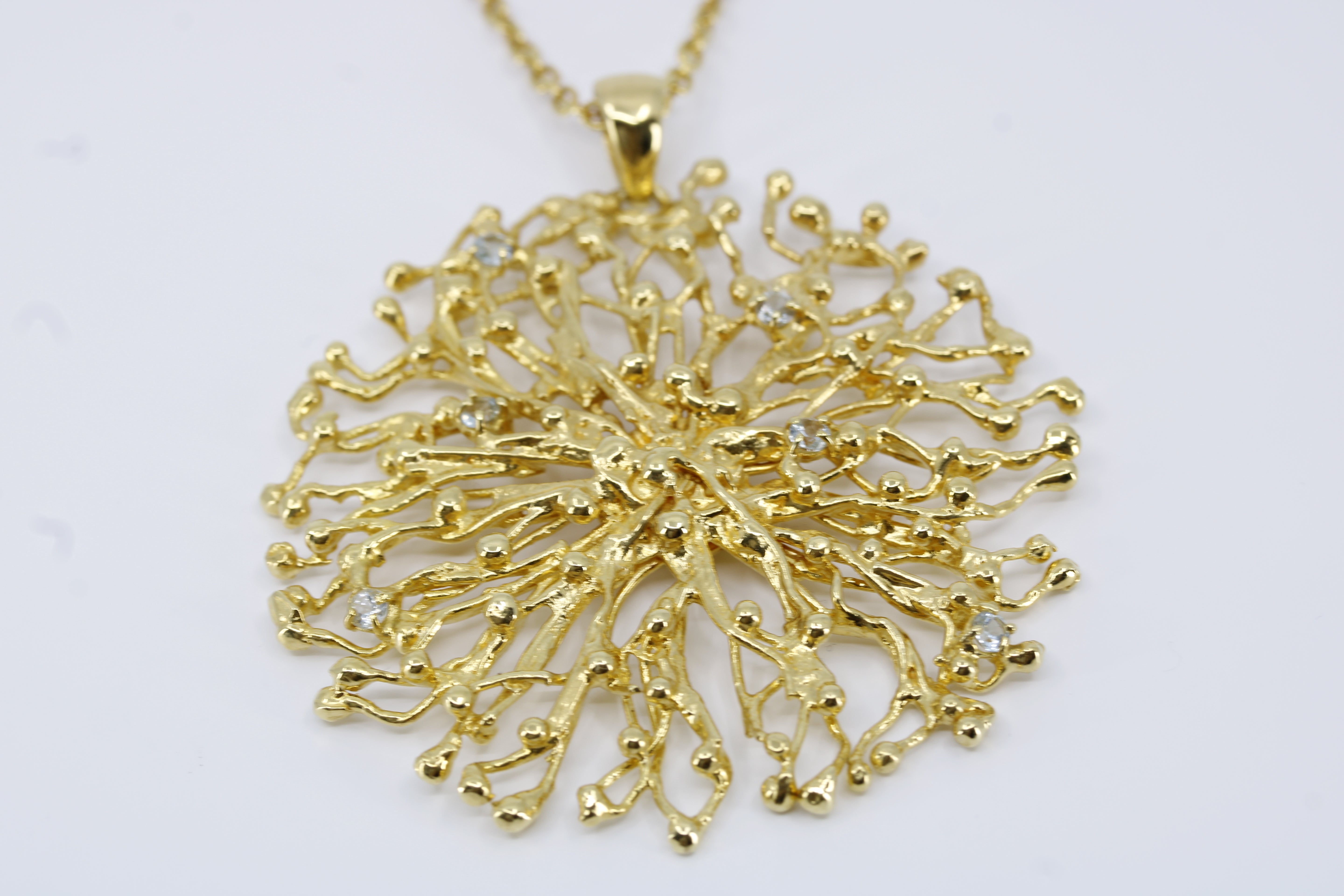 MAREA Bold Pendant Necklace
