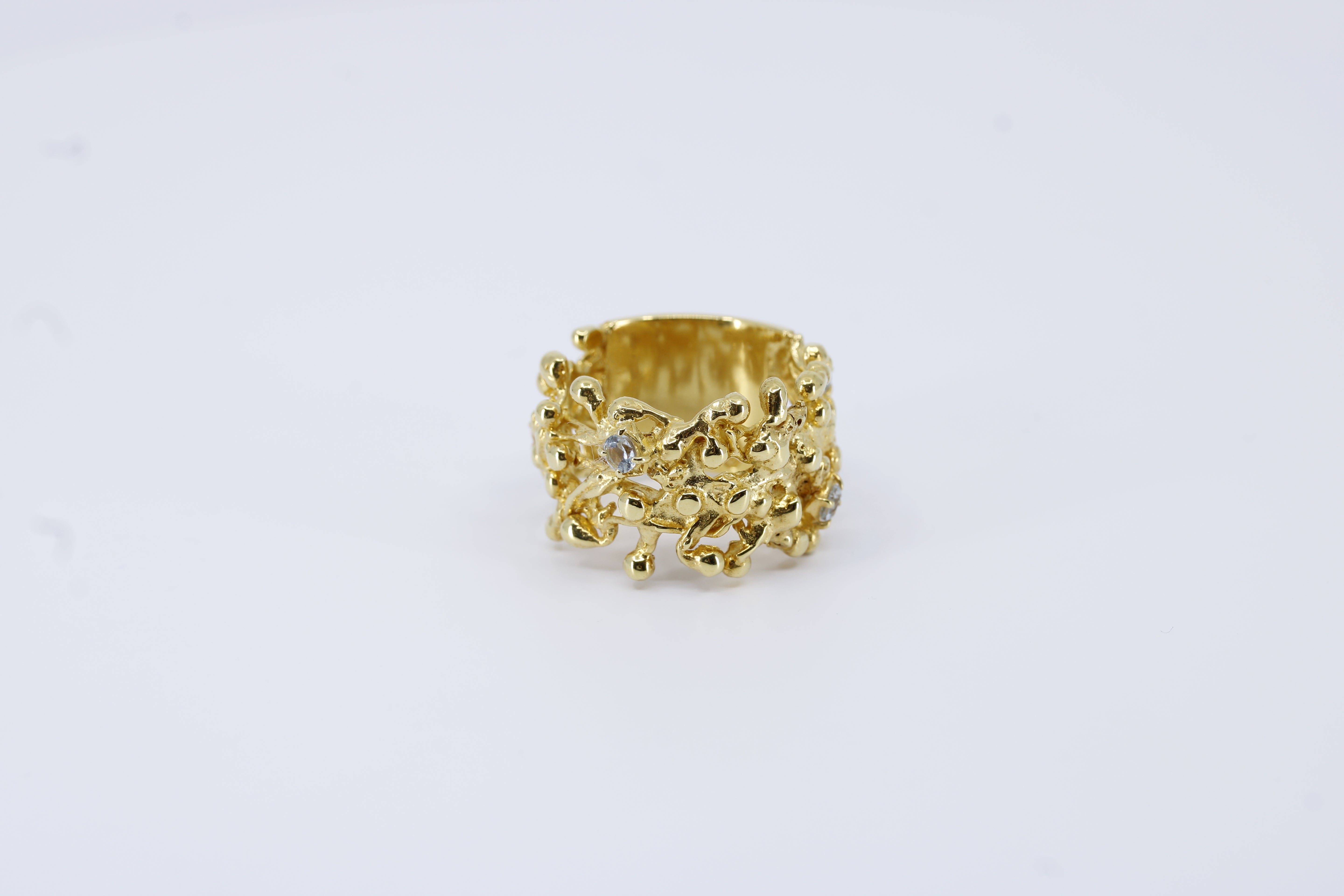 MAREA Band Ring with Topaz