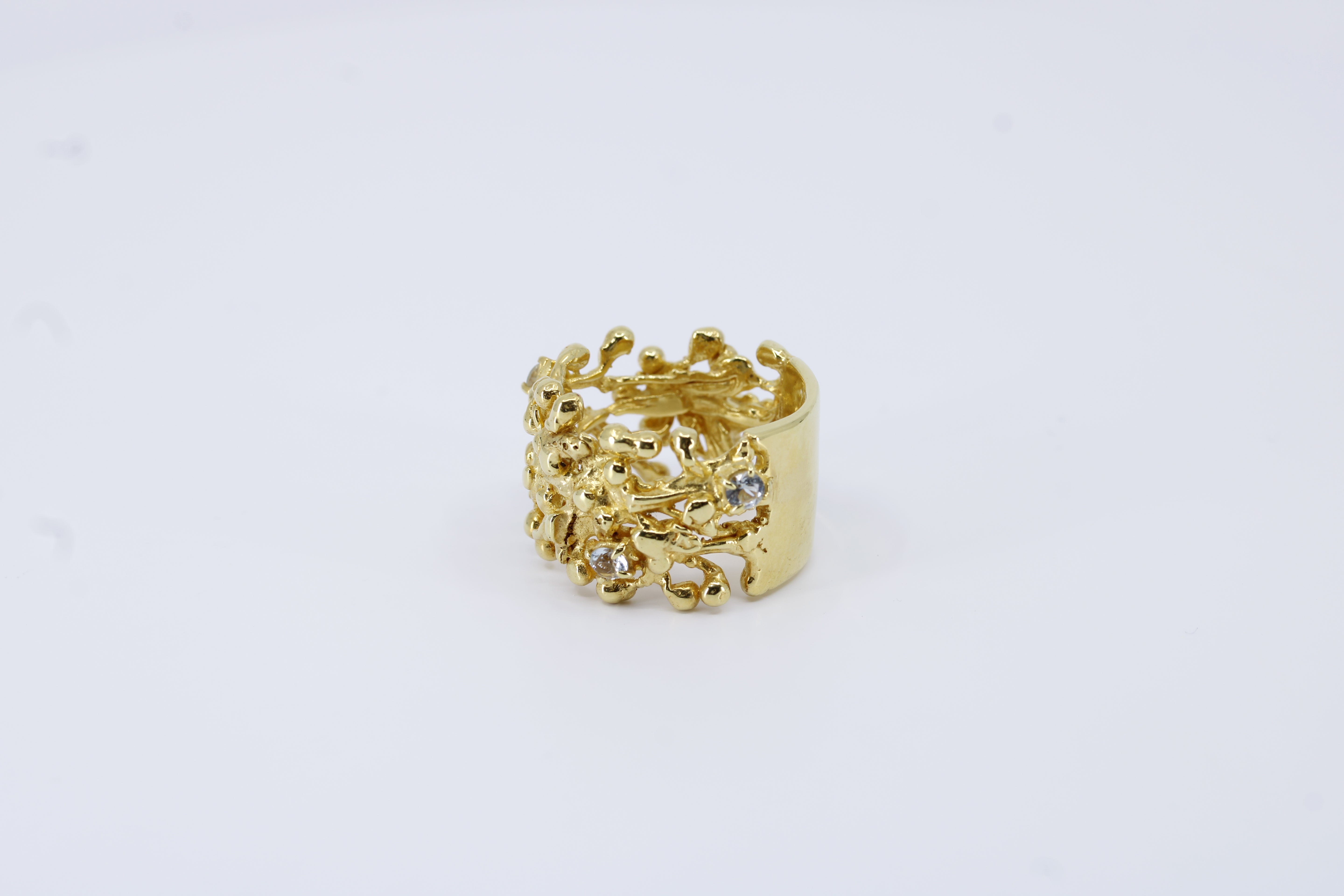 MAREA Band Ring with Topaz