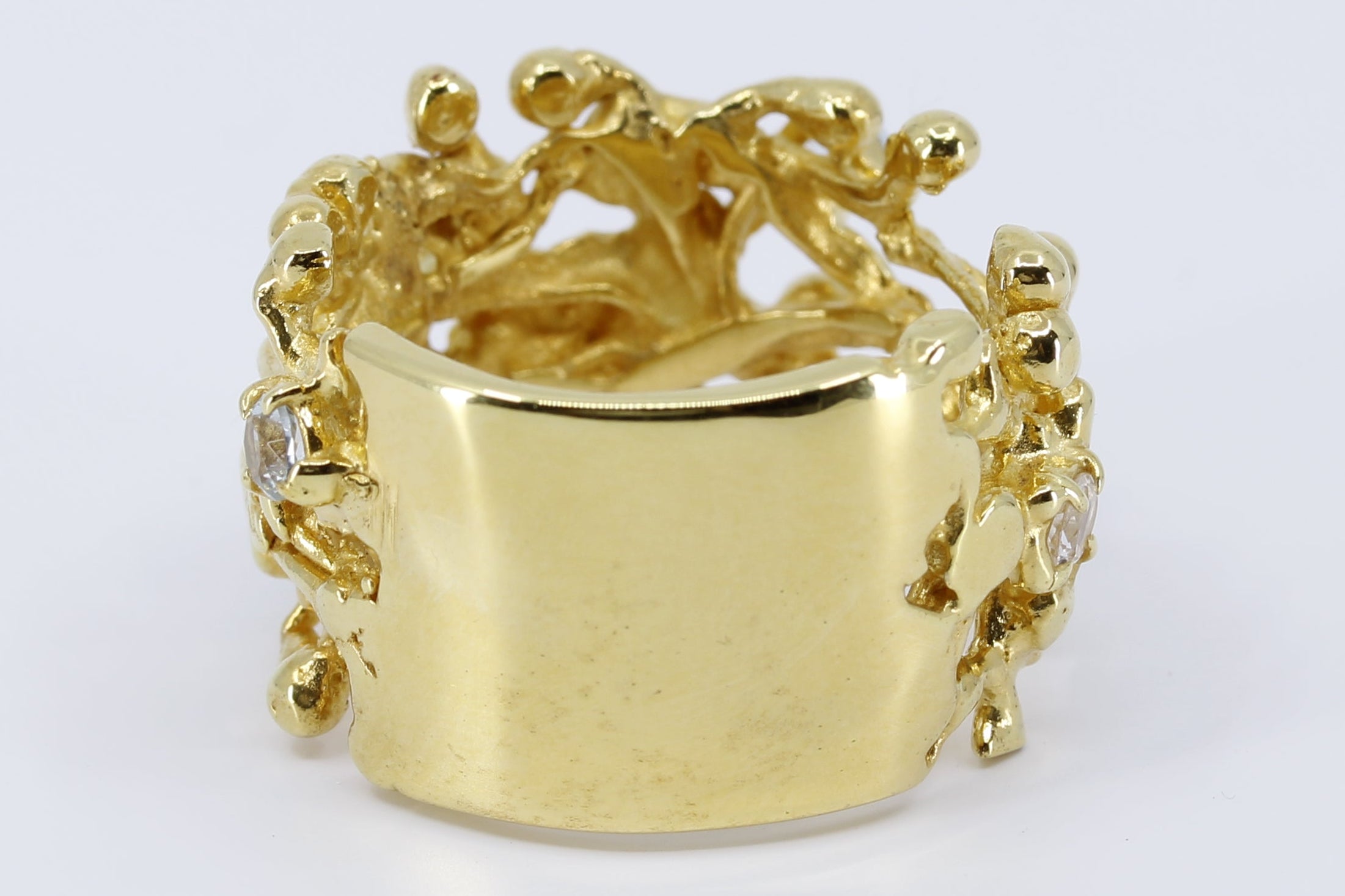 NURAI Band Ring with Topaz