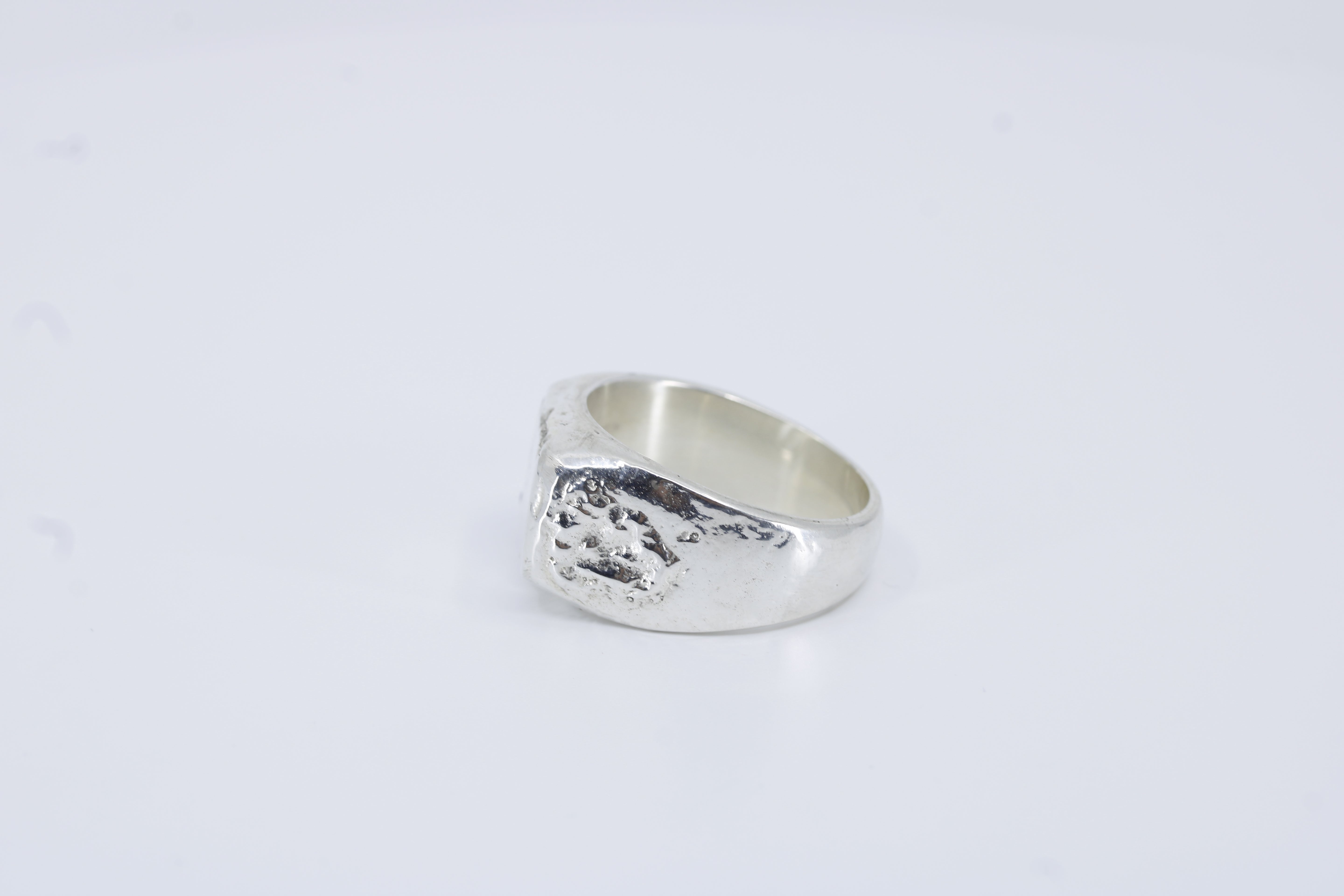 AL CANAL Signet Ring with Black Crystal