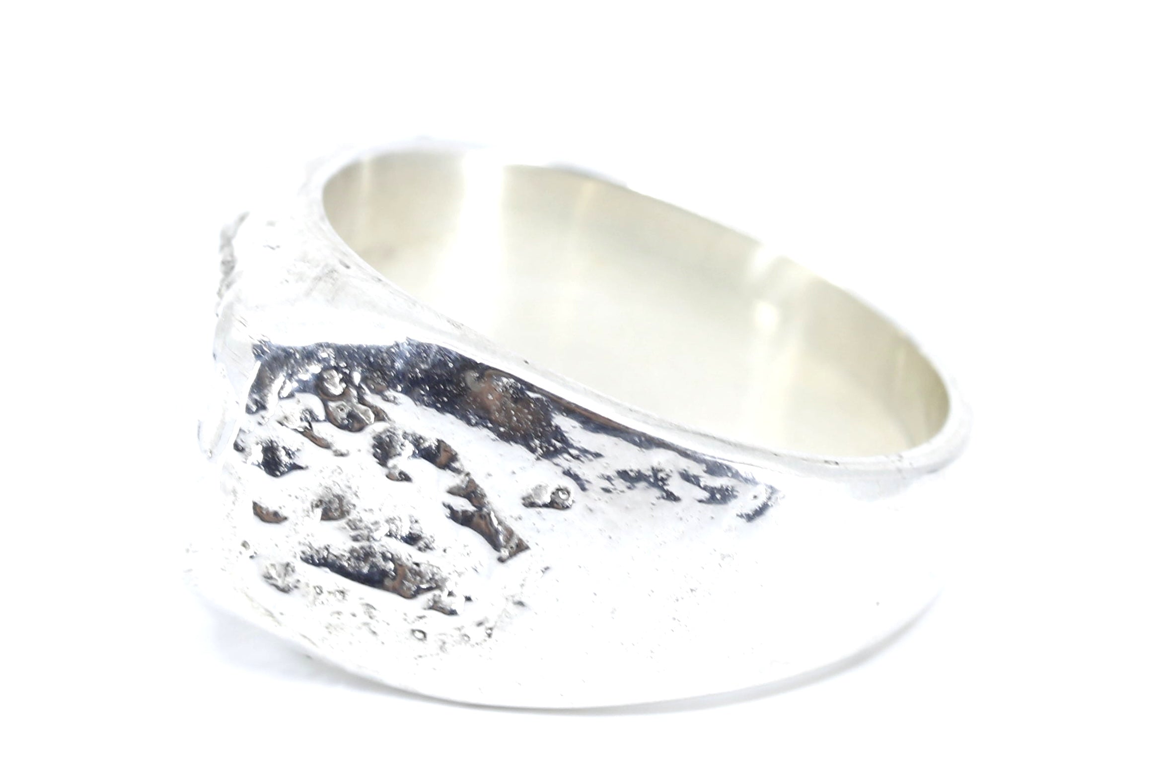 JAYA Signet Ring with Black Crystal