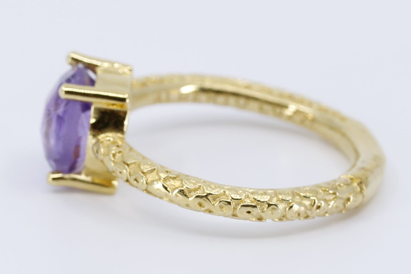 AURORA Classic Solitaire Ring with Amethyst