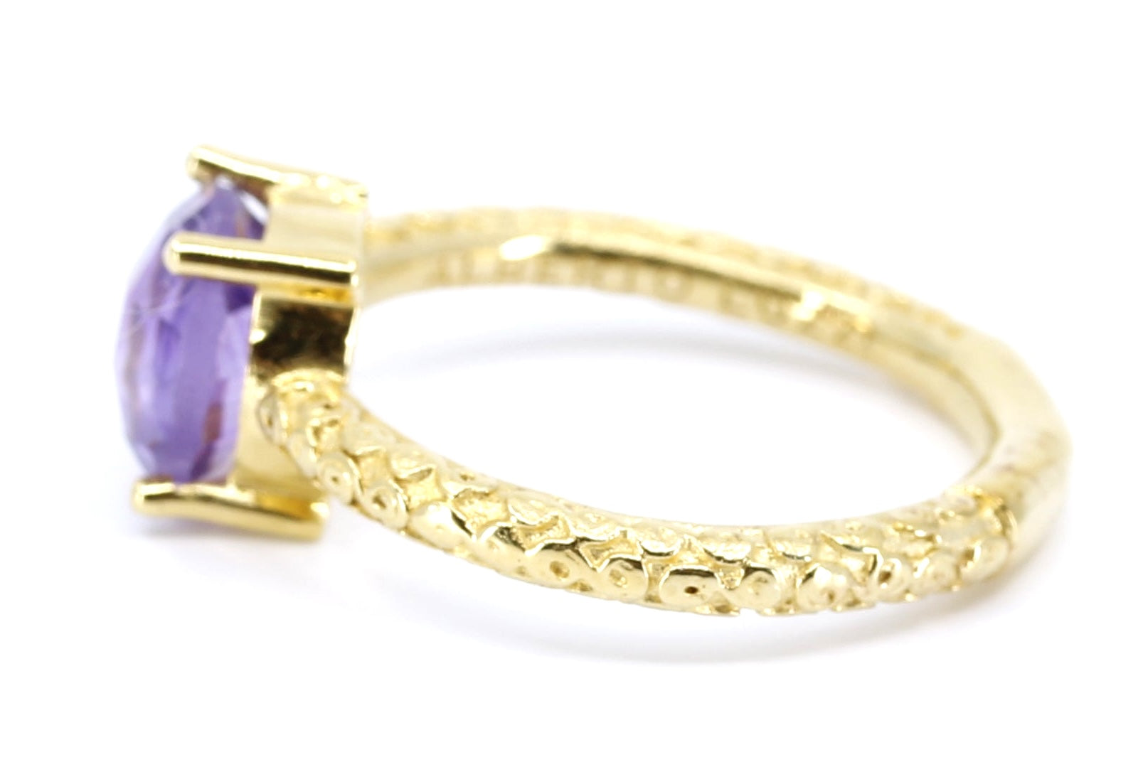 AURORA Classic Solitaire Ring with Amethyst