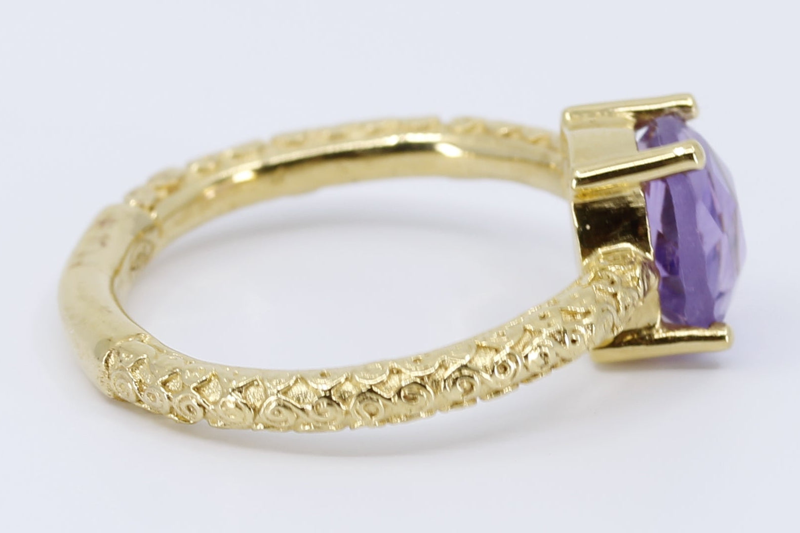 AURORA Classic Solitaire Ring with Amethyst