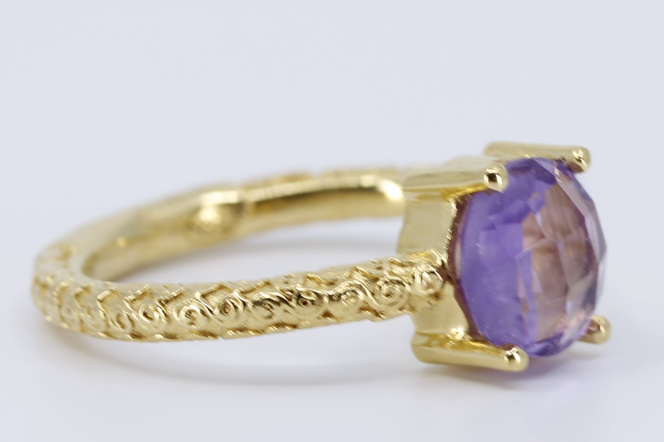 AURORA Classic Solitaire Ring with Amethyst