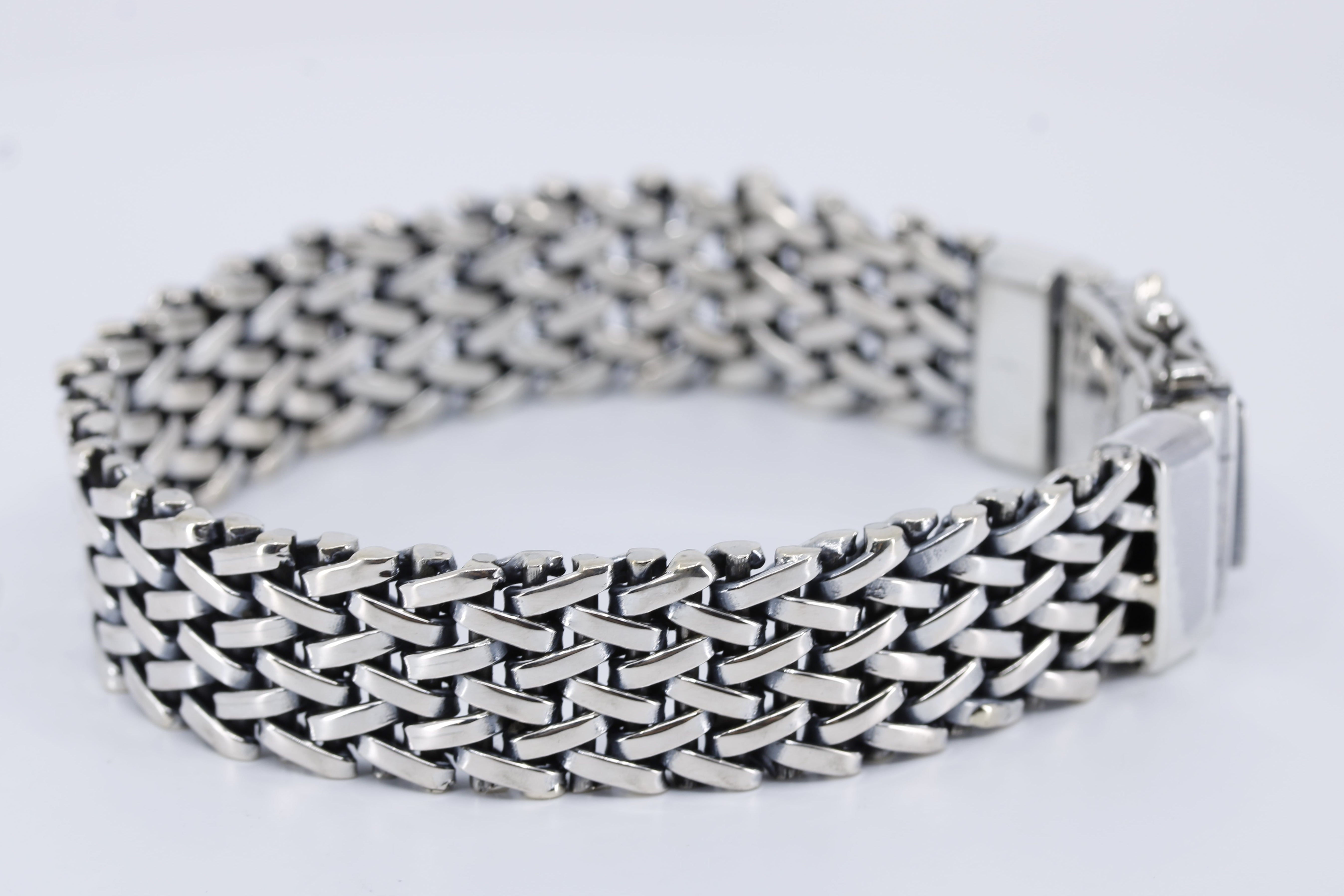 SAAR Heritage Woven Chain Bracelet