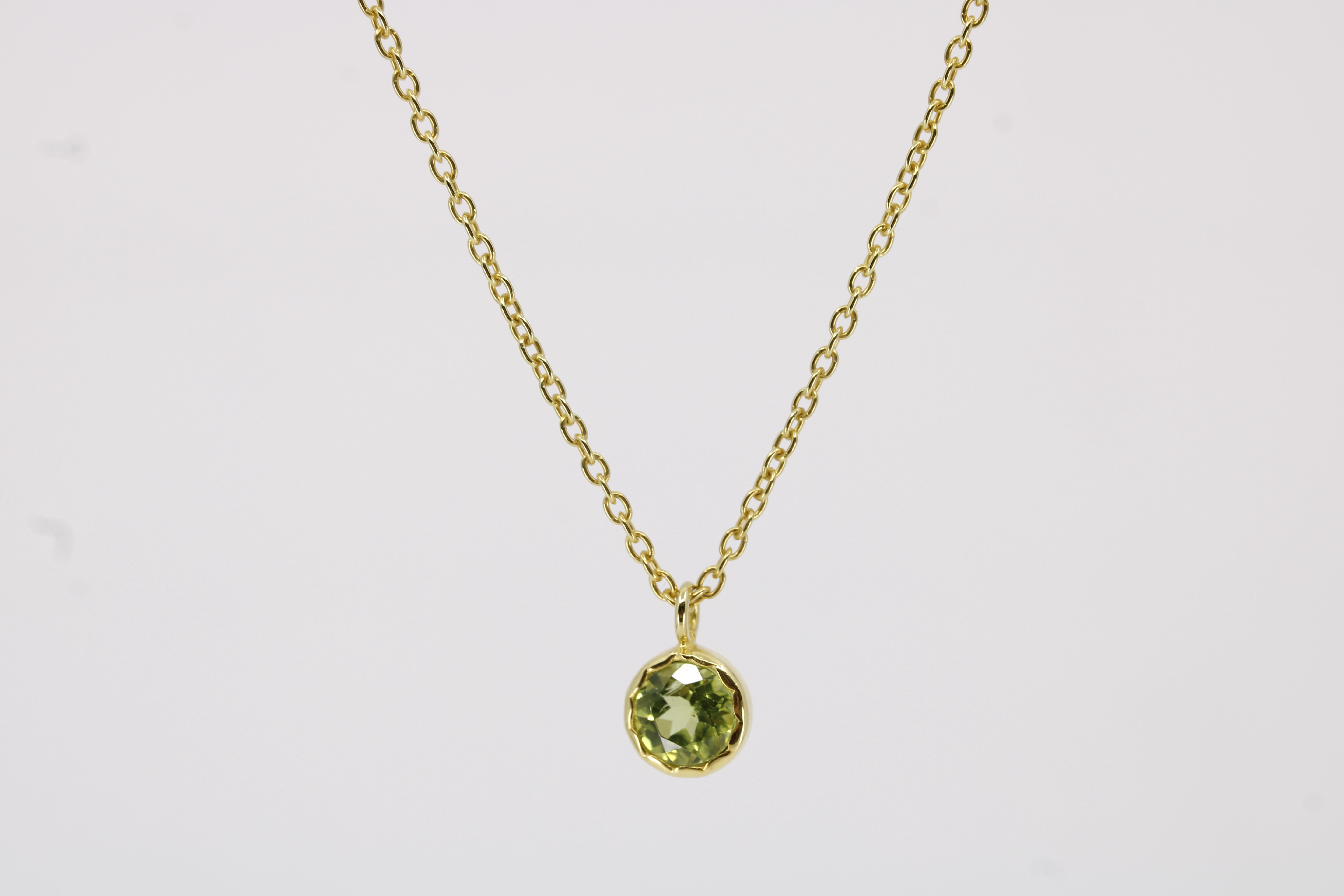 Luce Bezel Pendant Necklace with Peridot